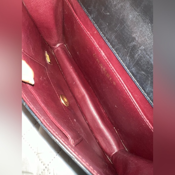 CHANEL Black Quilted Crossbody Bag with Gold Chain - Picture 8 of 12